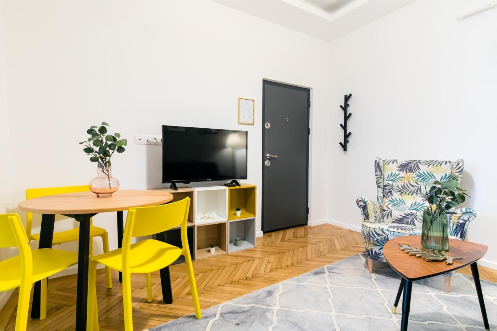 Heart Of The City - Cozy Apartments In Prime Location Boekarest Buitenkant foto