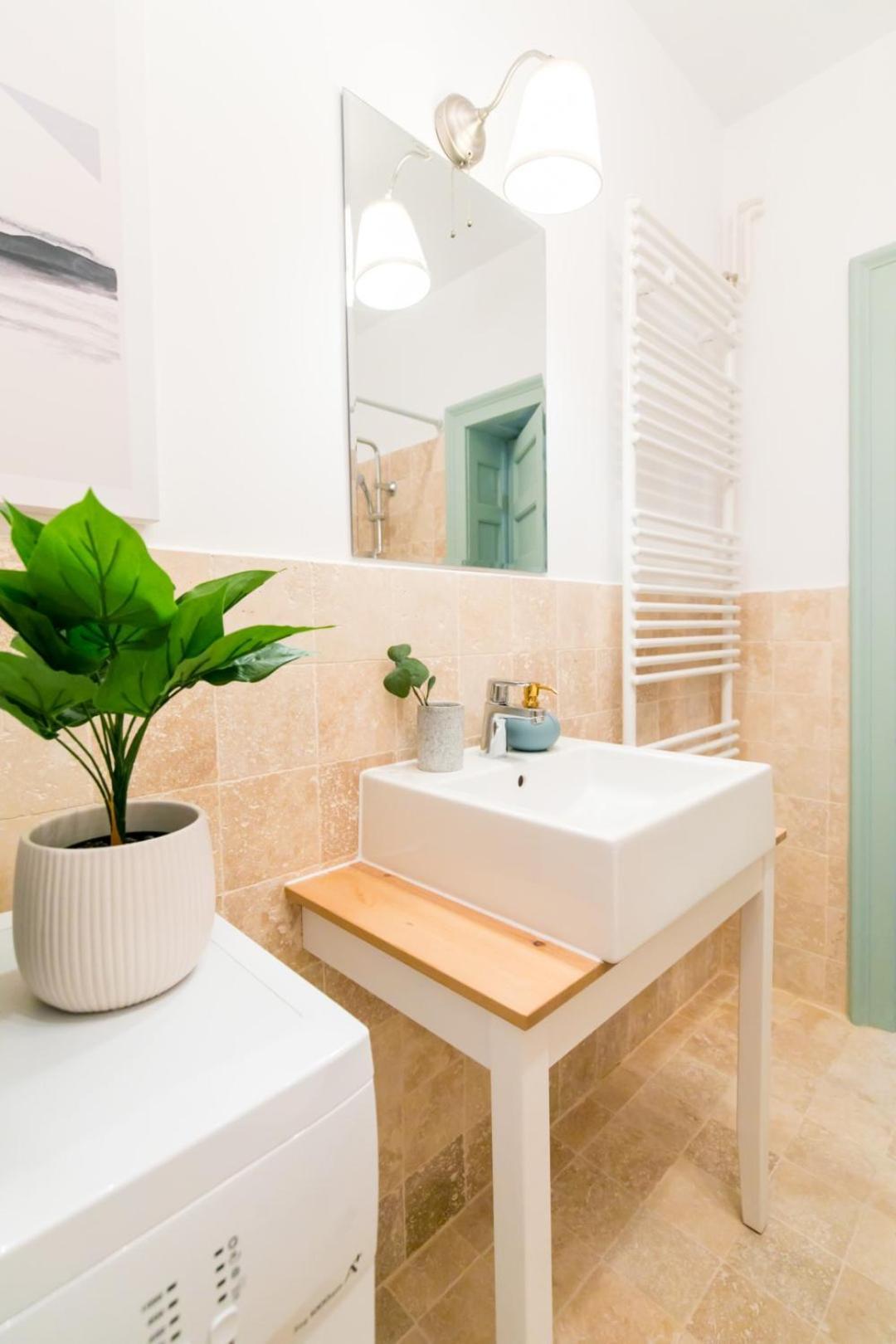 Heart Of The City - Cozy Apartments In Prime Location Boekarest Kamer foto