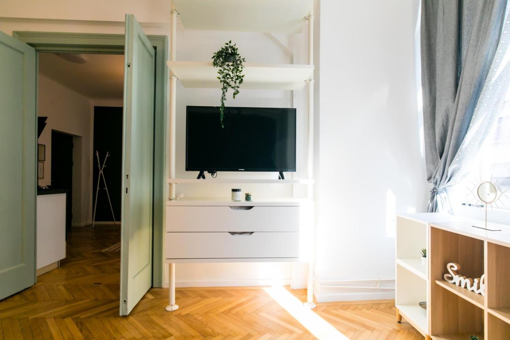 Heart Of The City - Cozy Apartments In Prime Location Boekarest Kamer foto